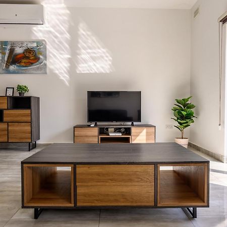 F11 Room 2, Private Room Two Single Beds Shared Bathroom In Shared Flat Msida Luaran gambar