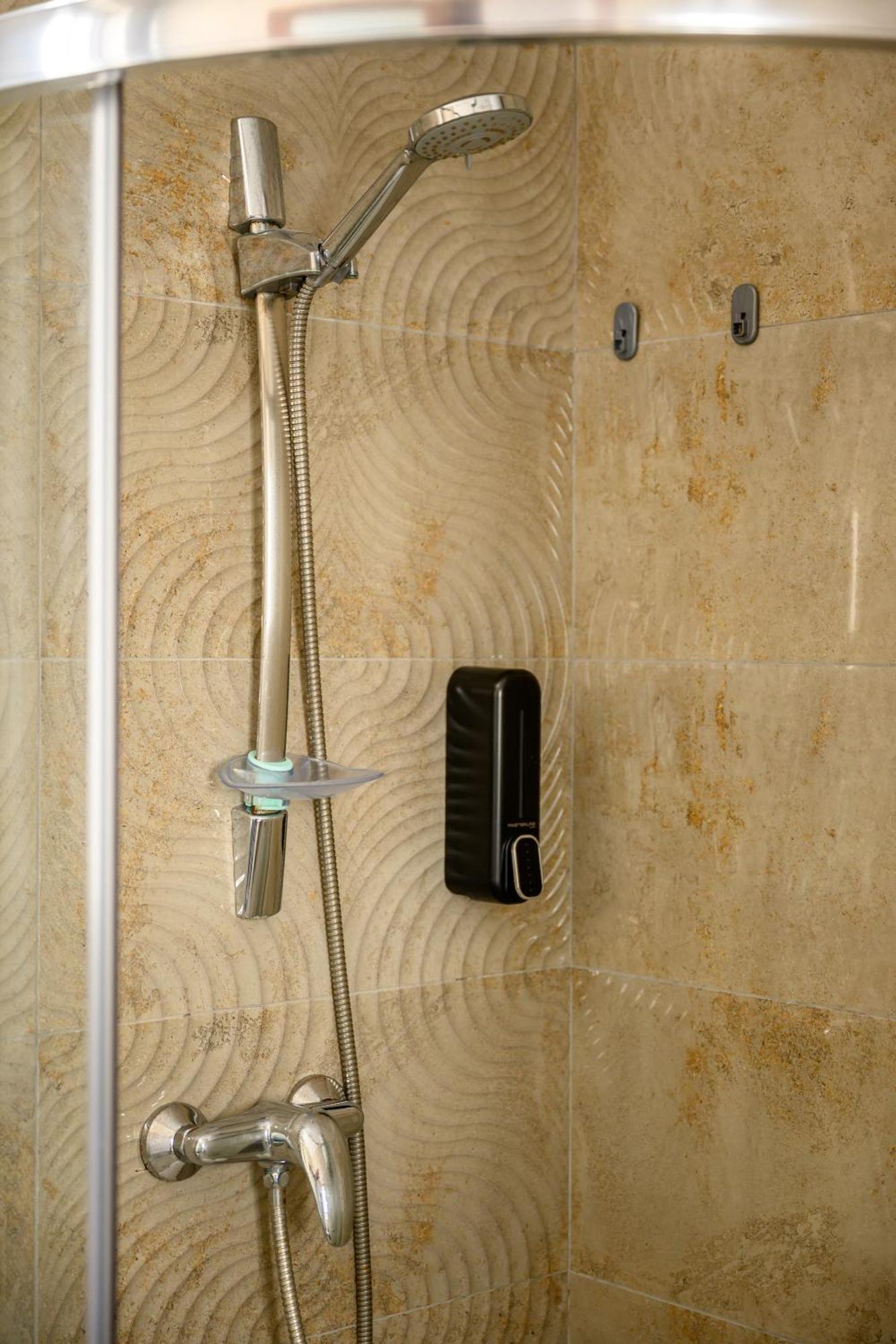 F11 Room 2, Private Room Two Single Beds Shared Bathroom In Shared Flat Msida Luaran gambar