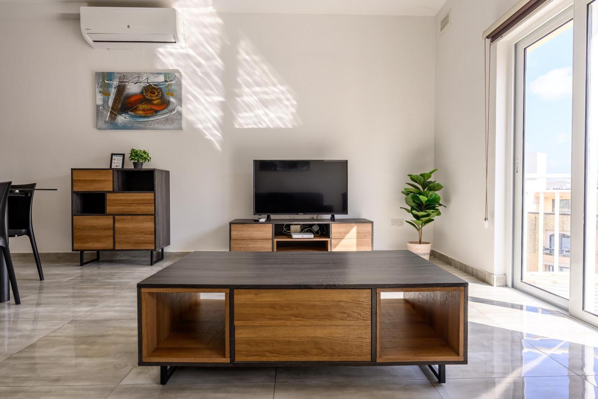 F11 Room 2, Private Room Two Single Beds Shared Bathroom In Shared Flat Msida Luaran gambar