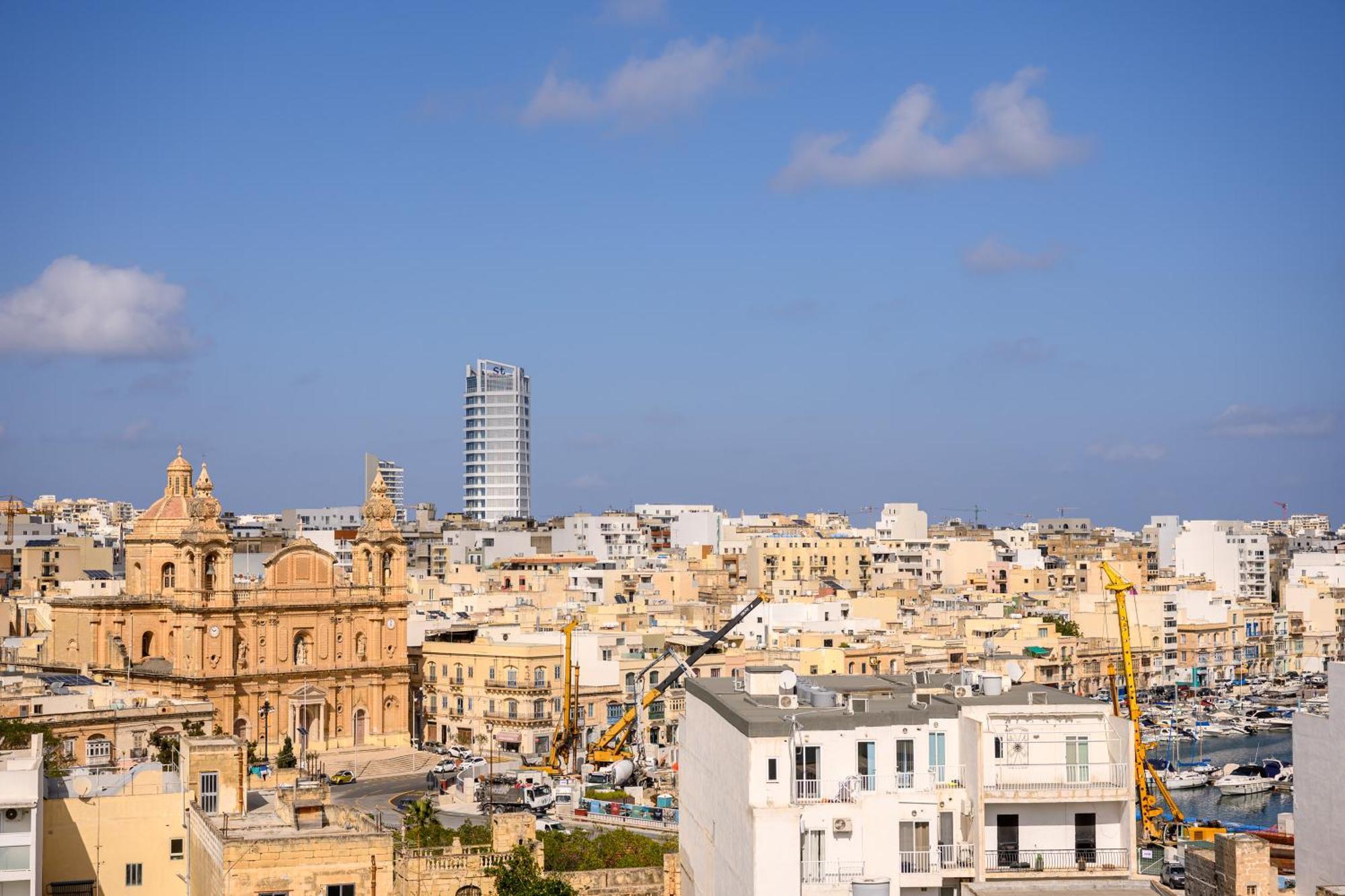 F11 Room 2, Private Room Two Single Beds Shared Bathroom In Shared Flat Msida Luaran gambar