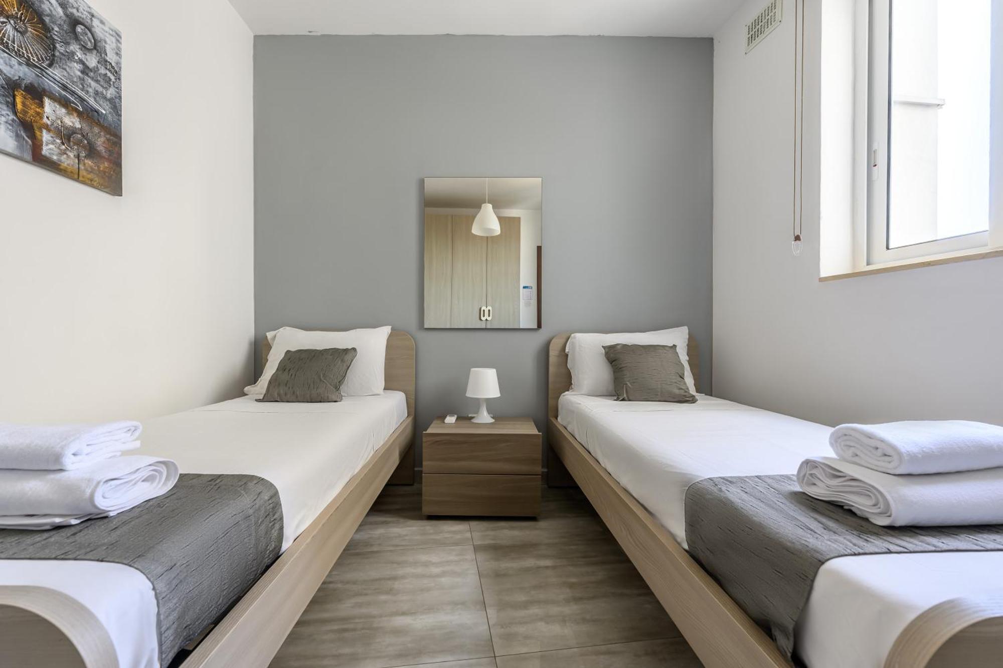 F11 Room 2, Private Room Two Single Beds Shared Bathroom In Shared Flat Msida Luaran gambar