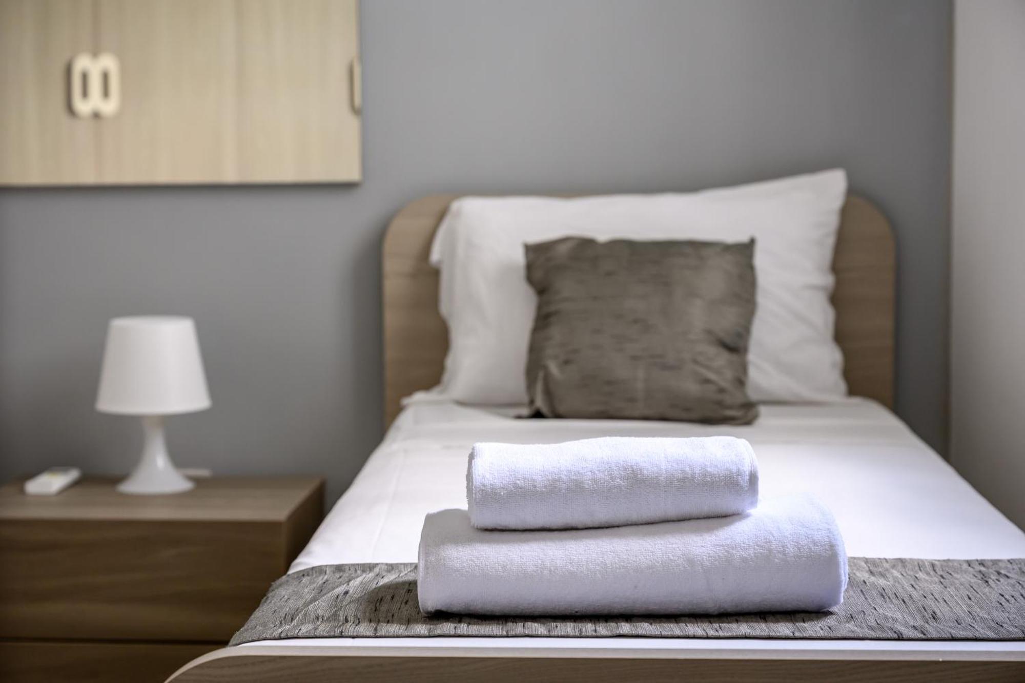 F11 Room 2, Private Room Two Single Beds Shared Bathroom In Shared Flat Msida Luaran gambar