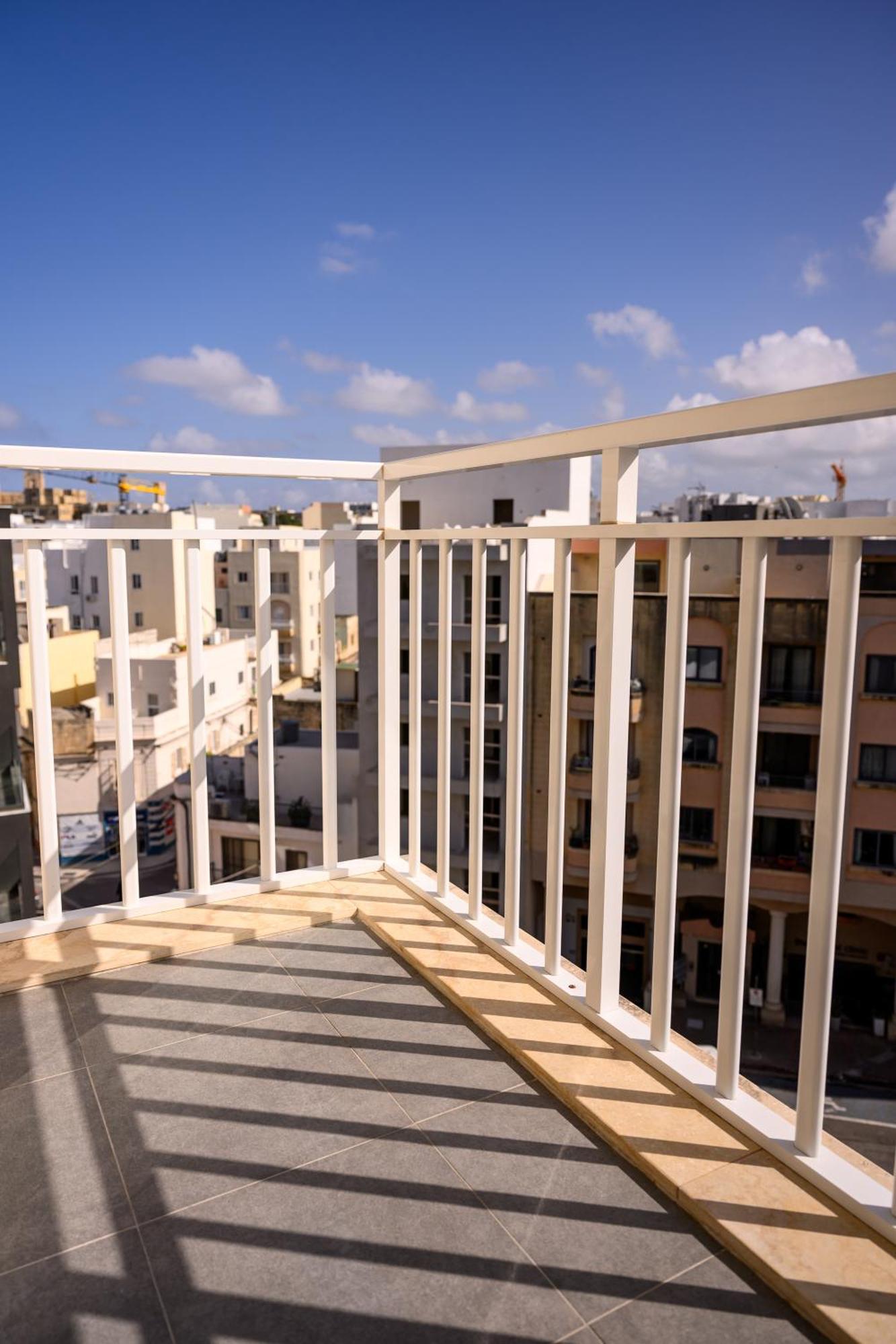 F11 Room 2, Private Room Two Single Beds Shared Bathroom In Shared Flat Msida Luaran gambar