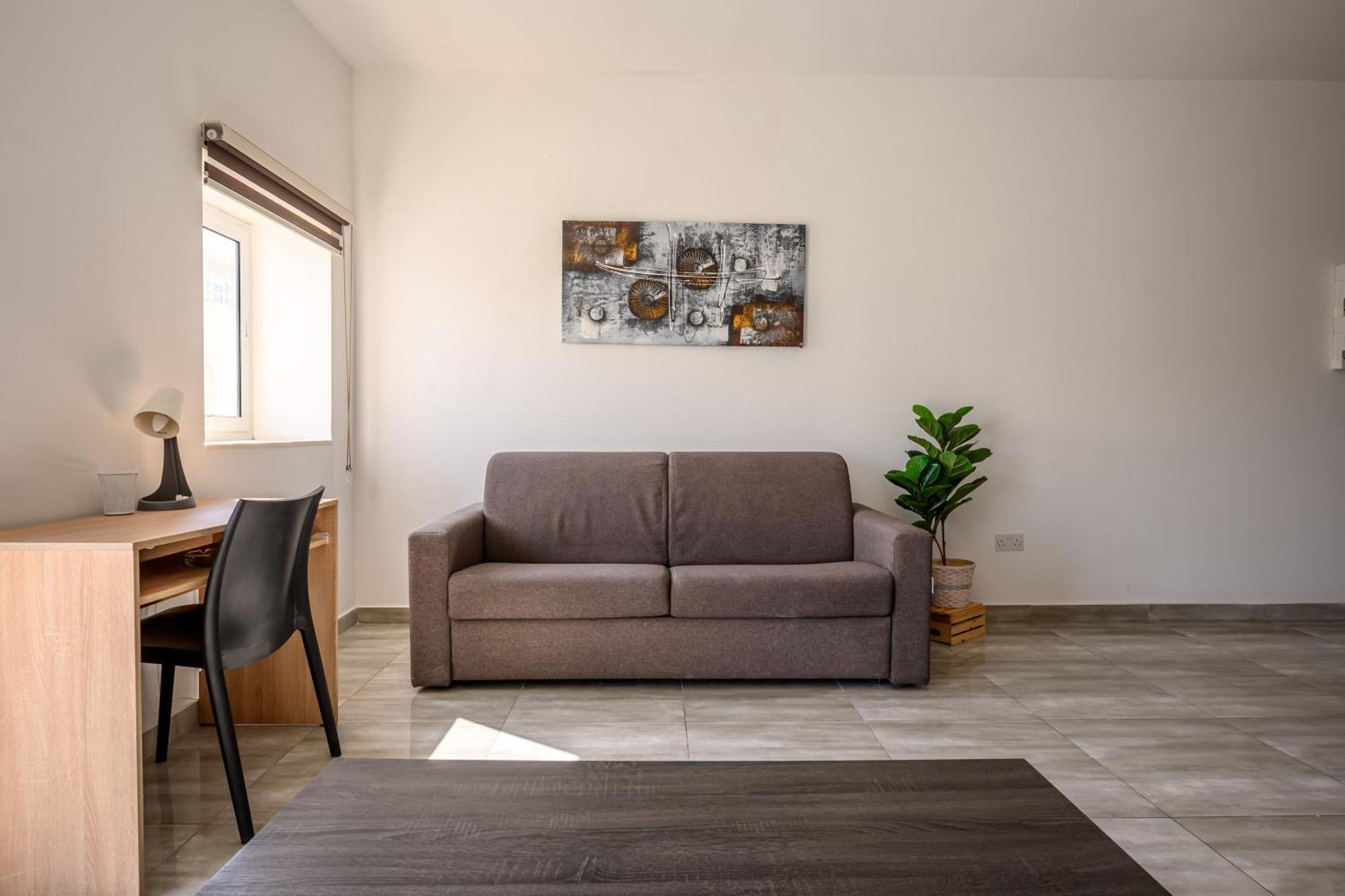 F11 Room 2, Private Room Two Single Beds Shared Bathroom In Shared Flat Msida Luaran gambar