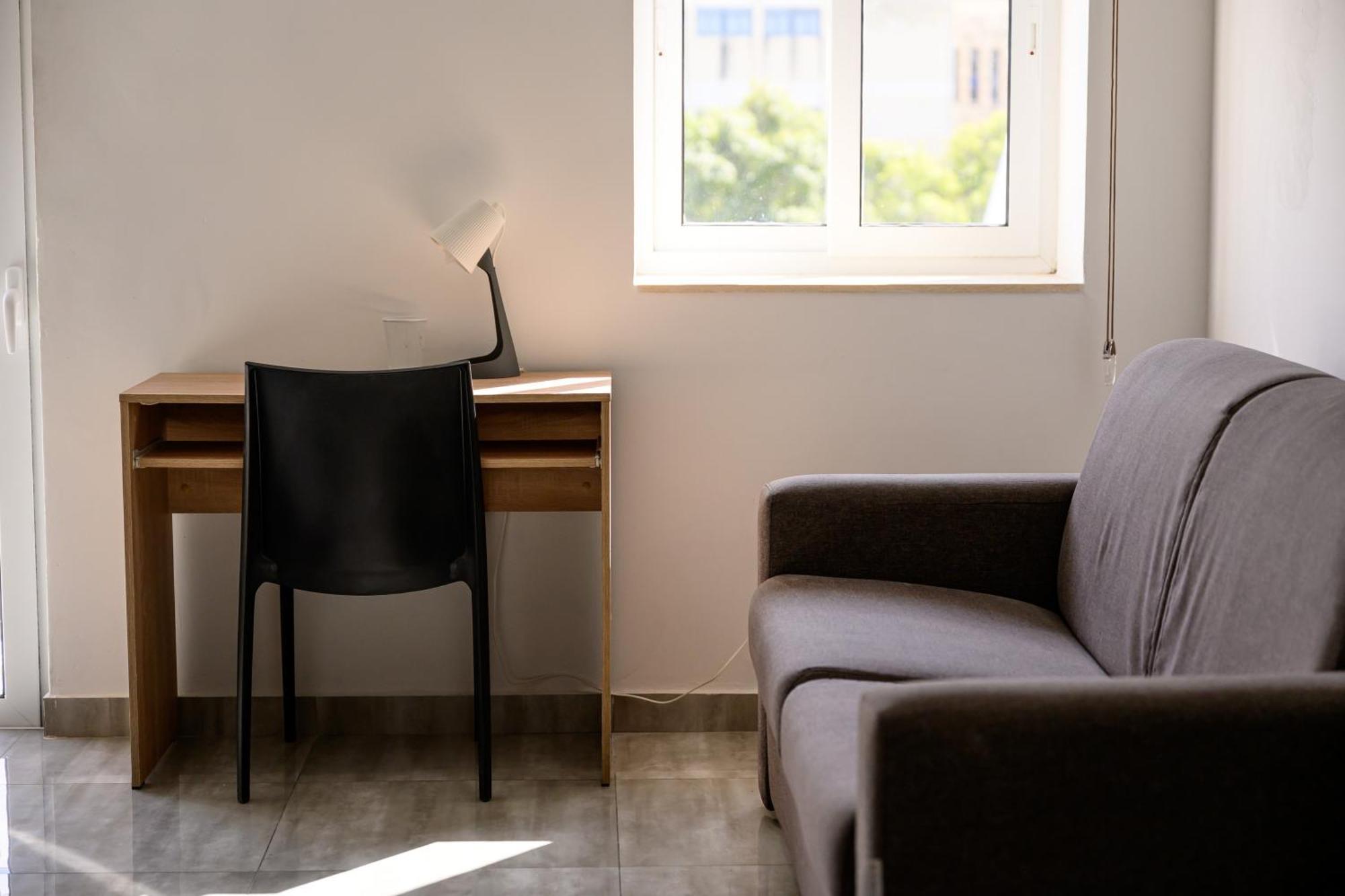 F11 Room 2, Private Room Two Single Beds Shared Bathroom In Shared Flat Msida Luaran gambar