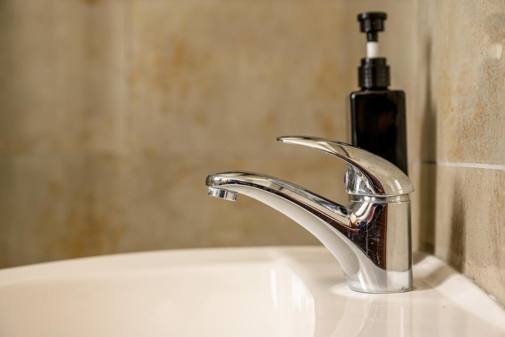 F11 Room 2, Private Room Two Single Beds Shared Bathroom In Shared Flat Msida Luaran gambar